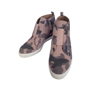 Paolo Pink Camo Wedges // Women’s booties // ankle boot